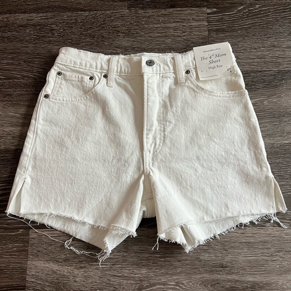 Abercrombie & Fitch the 4” mom short high rise white - Picture 3 of 9